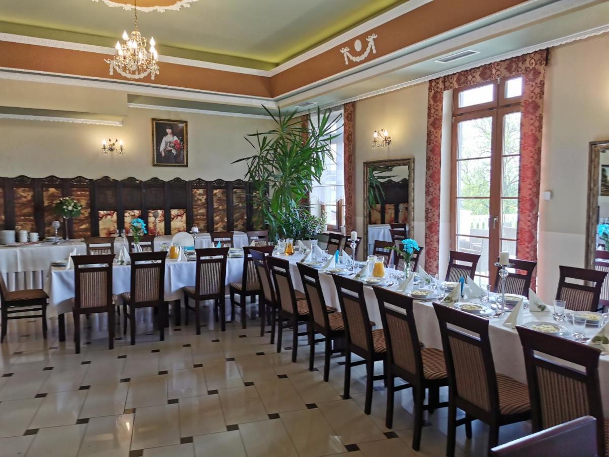 Palac Koronny Noclegi & Wypoczynek Wodzisław Esterno foto
