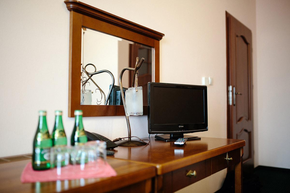 Palac Koronny Noclegi & Wypoczynek Wodzisław Esterno foto